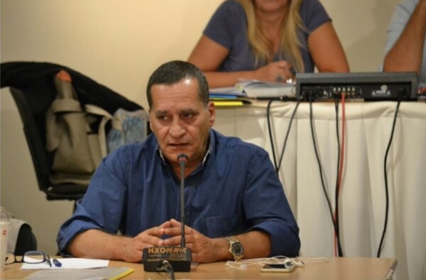 Ο αντιδήμαρχος Κεφαλλονιάς προσβάλλει τους ψυχικά πάσχοντες, αυτοί τον εγκαλούν αλλά τελικά εκείνος βγαίνει κι από πάνω
