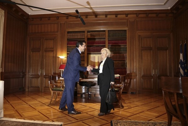 Μήπως όλο αυτό μοιάζει με απόπειρα συναλλαγής;
