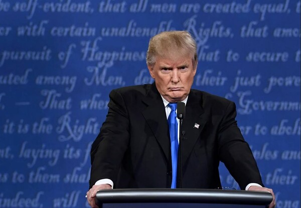 #Trumpsniffles - Η "βουλωμένη" μύτη του Τραμπ εκνεύρισε το ίντερνετ