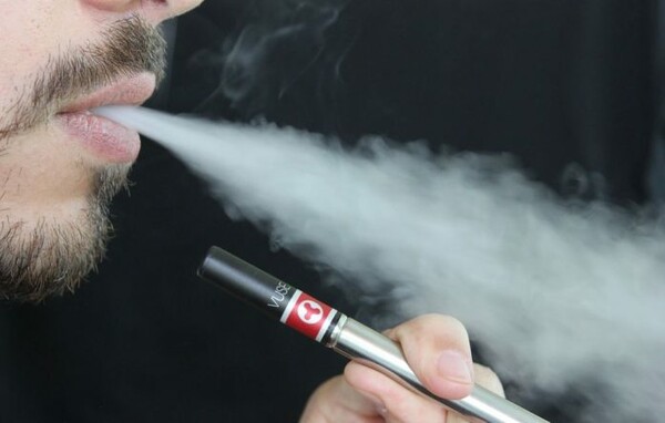 Υπερψηφίστηκε το νομοσχέδιο για τα καπνικά προϊόντα και την απαγόρευση του ηλεκτρονικού τσιγάρου