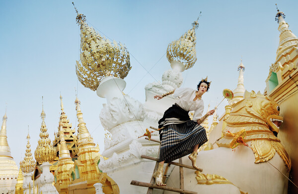 Στον περίεργο, μαγικό κόσμο του Tim Walker