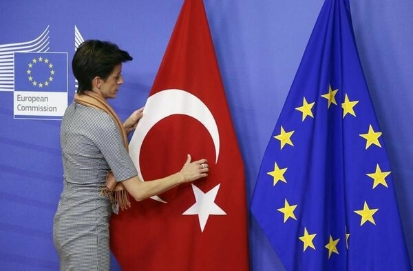Το Ευρωπαϊκό Κοινοβούλιο ανέβαλε επίσκεψη εκπροσώπων του στην Τουρκία
