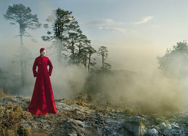 Στον περίεργο, μαγικό κόσμο του Tim Walker