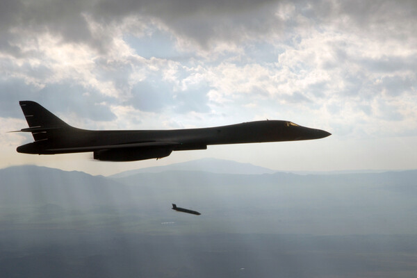Δυο αμερικανικά βομβαρδιστικά πέταξαν χαμηλά πάνω από τη Ν. Κορέα