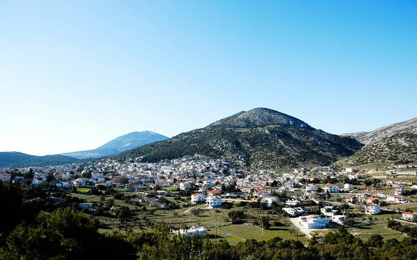 Δύο με τρεις ώρες το πολύ, με μηχανή απ' την Αθήνα!