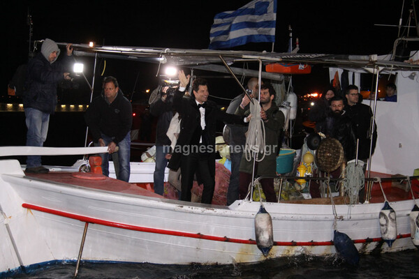 Βόλος: 60.000 κόσμου έκαναν έναρξη Χριστουγέννων με πυροτεχνήματα και Σάκη Ρουβά