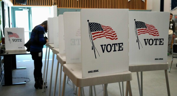 Οι Αμερικανοί ήδη ψηφίζουν και κάποιος προηγείται δύο εβδομάδες πριν τις εκλογές