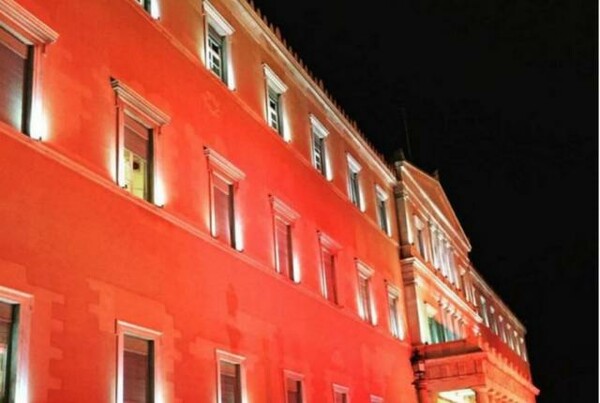 Πορτοκαλί θα φωταγωγηθεί απόψε η Βουλή, για την Παγκόσμια Ημέρα εξάλειψης της Βίας κατά των Γυναικών