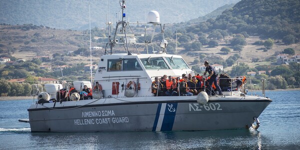 Αποκαλυπτικό δημοσιεύμα του Ιntercept για πυροβολισμούς και τραυματισμούς προσφύγων από την ελληνική ακτοφυλακή