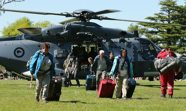 Ν. Ζηλανδία: Ξεκινά η εκκένωση του θερέτρου όπου έχουν εγκλωβιστεί 1.200 τουρίστες μετά τον σεισμό