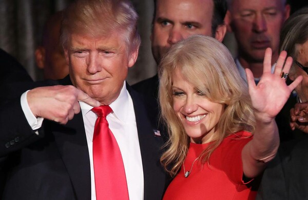 Kellyanne Conway: Μια ελαφρά (και αντιπαθητική) ύπαρξη σε βαρύ πόστο