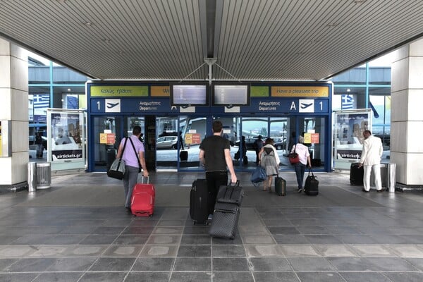 Σοκαριστικά τα στοιχεία για τη «διαρροή εγκεφάλων»: Έφυγαν 450.000 Έλληνες μέσα σε οκτώ χρόνια