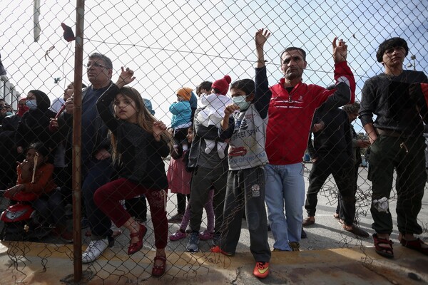 Διεθνής Αμνηστία: Εγκλωβισμένοι σε άθλιες συνθήκες οι πρόσφυγες στο Ελληνικό