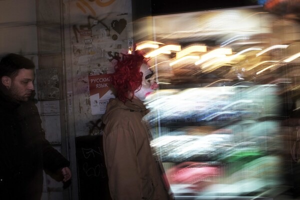 Zombie Walk Athens 2017: Οι Αθηναίοι διασκεδάζουν ντυμένοι ζόμπι και σπέρνουν τον τρόμο στο κέντρο της πόλης