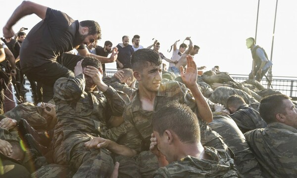 2016: Η ανασκόπηση της χρονιάς μέσα από τις φωτογραφίες που εντυπωσίασαν, συγκλόνισαν και συγκίνησαν