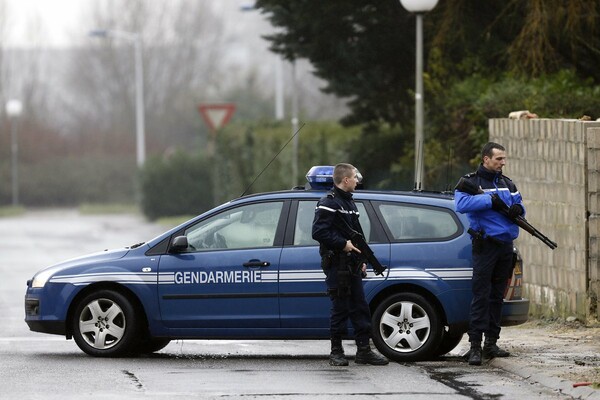 Γαλλία: Σύλληψη ενός ύποπτου εξτρεμιστή κοντά σε στρατιωτική βάση