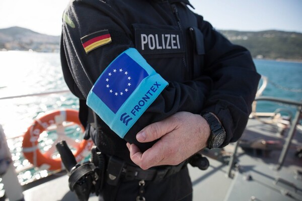 Η Frontex επικρίνει τη δράση των MKO στα ανοιχτά της Λιβύης