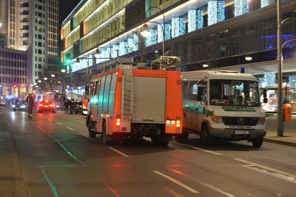 Βερολίνο: 12 νεκροί και 50 τραυματίες από φορτηγό που έπεσε σε Χριστουγεννιάτικη αγορά