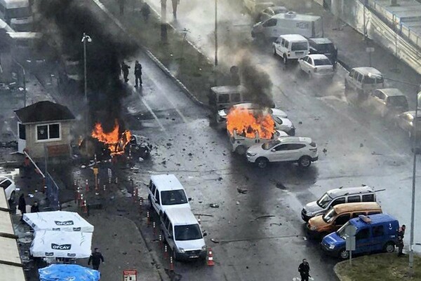 Έκρηξη παγιδευμένου αυτοκινήτου στην Τουρκία με 3 τραυματίες