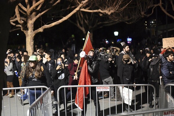 Χάος και βίαια επεισόδια σε πανεπιστήμιο λίγο πριν την ομιλία του ακροδεξιου Μάιλο Γιαννόπουλος