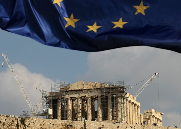 Spiegel: Οι Έλληνες έκαναν ότι μεταρρύθμιζαν, οι δανειστές ότι τους πίστευαν