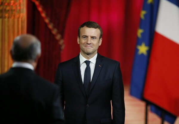 Ο Εμανουέλ Μακρόν και επίσημα νέος Πρόεδρος της Γαλλίας