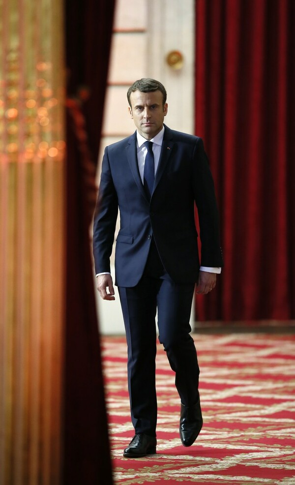 Ο Εμανουέλ Μακρόν και επίσημα νέος Πρόεδρος της Γαλλίας