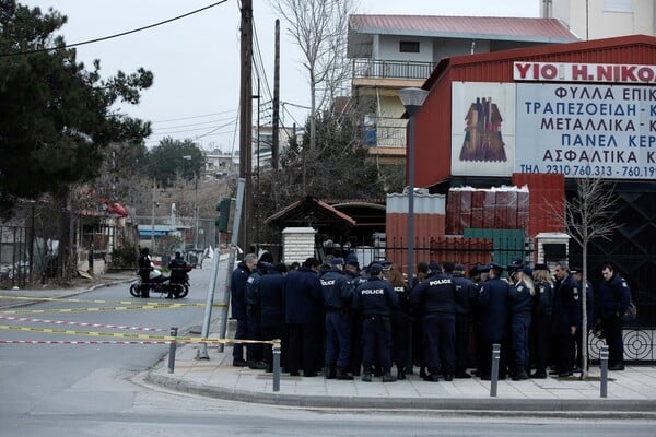 Oι πρώτες φωτογραφίες από την τεράστια επιχείρηση εκκένωσης πληθυσμού στο Κορδελιό