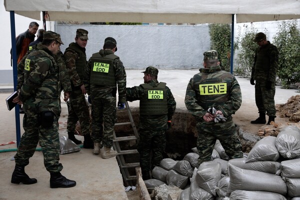 Oι πρώτες φωτογραφίες από την τεράστια επιχείρηση εκκένωσης πληθυσμού στο Κορδελιό