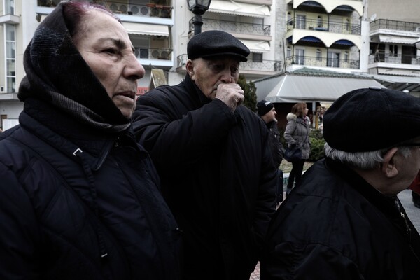 Oι πρώτες φωτογραφίες από την τεράστια επιχείρηση εκκένωσης πληθυσμού στο Κορδελιό