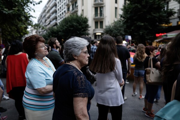 Yπερήφανη Θεσσαλονίκη: Χιλιάδες άνθρωποι στην παρέλαση υπερηφάνειας, αγάπης και ισότητας στον Λευκό Πύργο