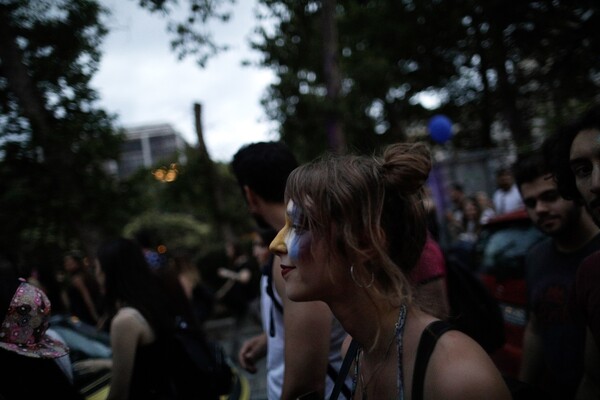 Yπερήφανη Θεσσαλονίκη: Χιλιάδες άνθρωποι στην παρέλαση υπερηφάνειας, αγάπης και ισότητας στον Λευκό Πύργο