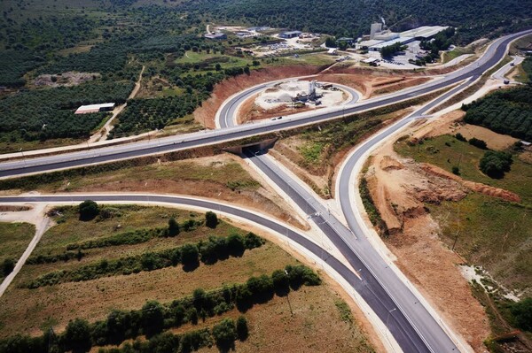 Αντιδράσεις προκαλεί η πρόταση να συμπληρωθεί το όνομα της Ιόνιας Οδού με το «οδός Αγίου Κοσμά του Αιτωλού»