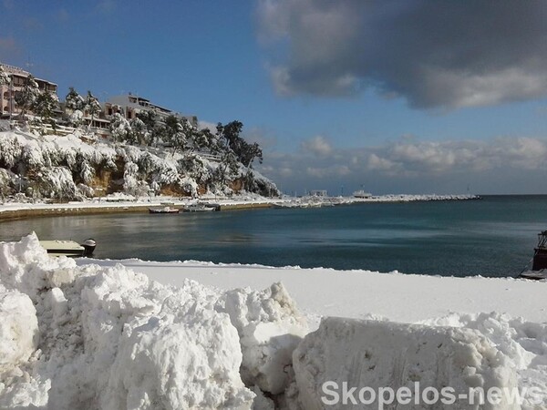 Σκόπελος και Αλόννησος στα λευκά - Εντυπωσιακές φωτογραφίες των χιονισμένων νησιών