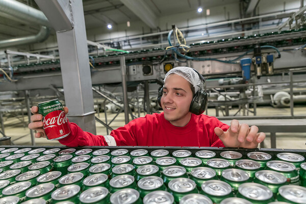 3+1 ερωτήσεις για τη νέα Coca-Cola που κυκλοφόρησε