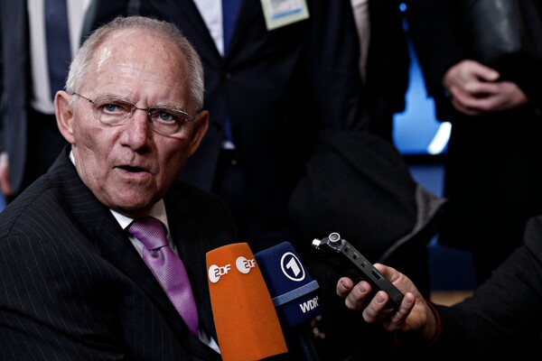 Το γερμανικό ΥΠΟΙΚ διαψεύδει την Handelsblatt: Δεν ετοιμάζουμε μέτρα ελάφρυνσης του ελληνικού χρέους