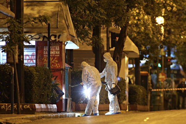 Εξερράγη βόμβα σε τράπεζα στο κέντρο της Αθήνας