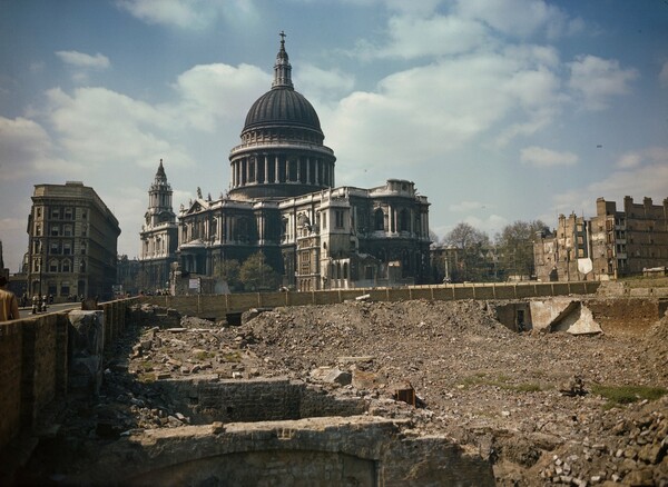 Σπάνιες έγχρωμες φωτογραφίες από τις μέρες του Blitz στη Μεγάλη Βρετανία