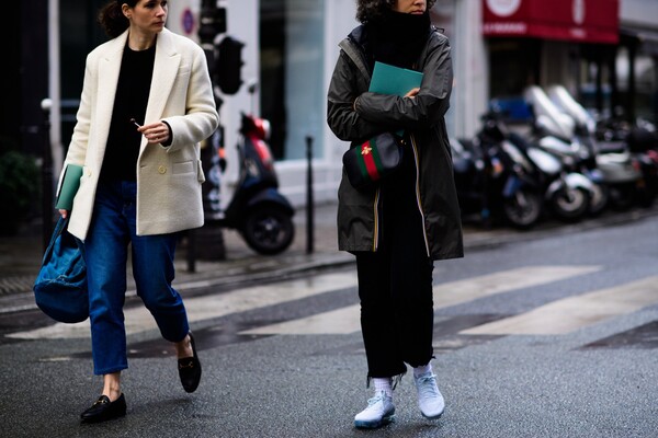 Εβδομάδα Μόδας στο Παρίσι: Η απαράμιλλη κομψότητα των Γάλλων στην πασαρέλα του δρόμου