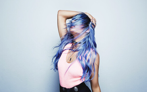 Βάψε τα μαλλιά σου μπλε, ροζ, κόκκινα