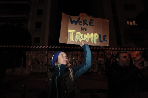 Women's March Athens: Oι γυναίκες στην Αθήνα υψώνουν τη φωνή τους κατά του Τραμπ