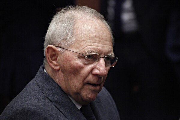 Το SPD κατηγορεί τον Σόιμπλε ότι συγκάλυψε υπόθεση κατασκοπείας από την Ελβετία