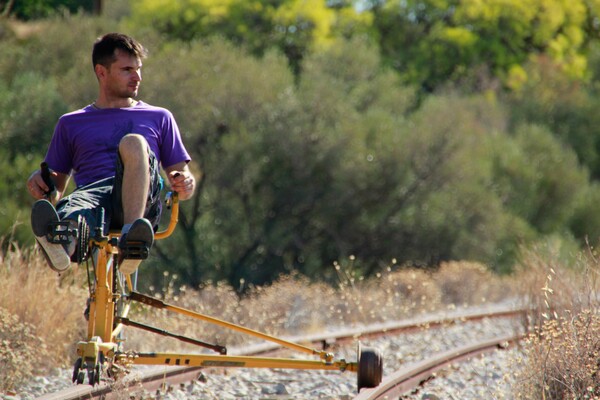 Railbiking: ποδηλασία πάνω στις ράγες του τρένου στα πιο φανταστικά μέρη της Ελλάδας