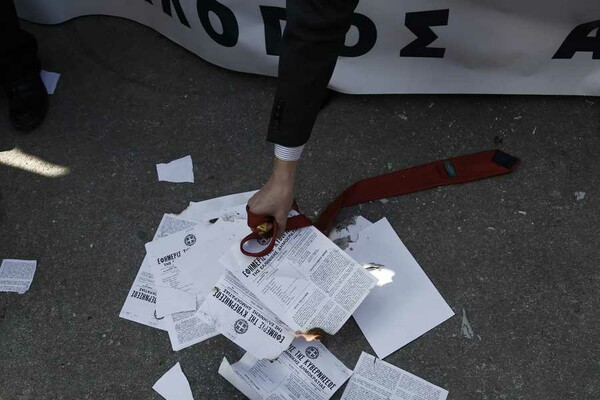 Ελεύθερος επαγγελματίας με μπλοκάκι στην Ελλάδα του 2017- αυτός ο ευτελισμός