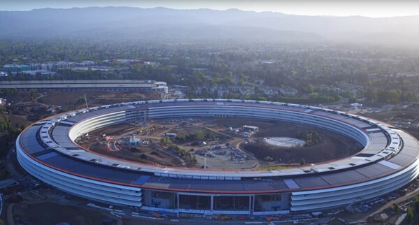 Το θηριώδες Apple Park από ψηλά με drone - To όραμα του Steve Jobs ολοκληρώνεται