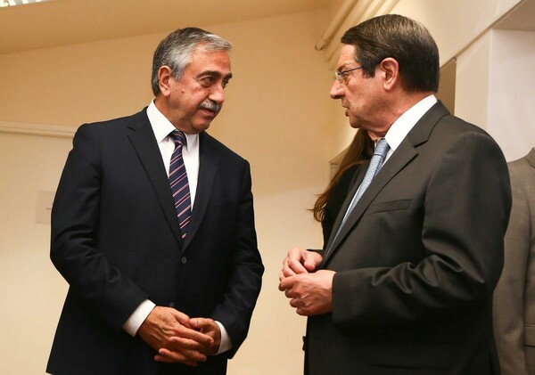 Κυπριακό: Άκαρπη η πεντάωρη συζήτηση μεταξύ Αναστασιάδη και Ακιντζί- Επέμβαση Άιντε στις διαβουλεύσεις