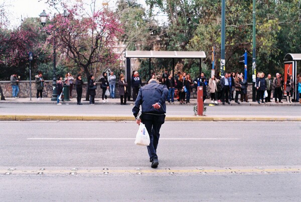 Αθηναΐλα: Η Μυρτώ Τζίμα φωτογραφίζει την πόλη στα καλύτερα και τα χειρότερά της