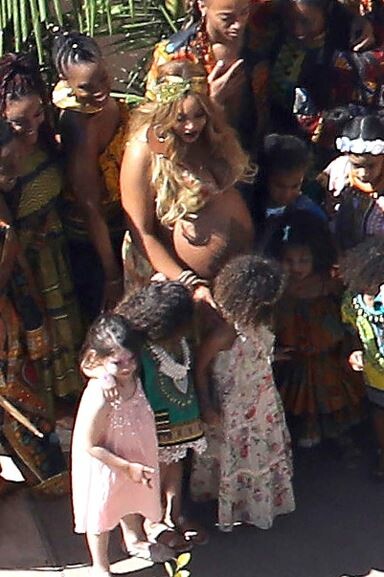Λίγο πριν γεννήσει, η Beyonce κάνει «baby shower» πάρτι και καλύπτει την κοιλιά της με τατουάζ χένα