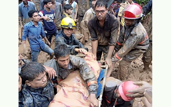Μπανγκλαντές: Στους 137 ανήλθε ο αριθμός των νεκρών από τις κατολισθήσεις