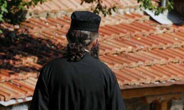 Πάτρα: Συνελήφθη ιερέας που σκότωσε δύο σκυλιά και τα πέταξε για να μην τον συλλάβουν